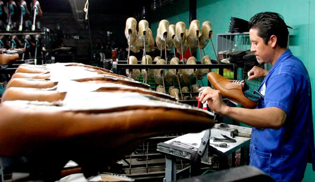 Imagen Celebran productores de zapatos imposición de cuotas contra productos chinos