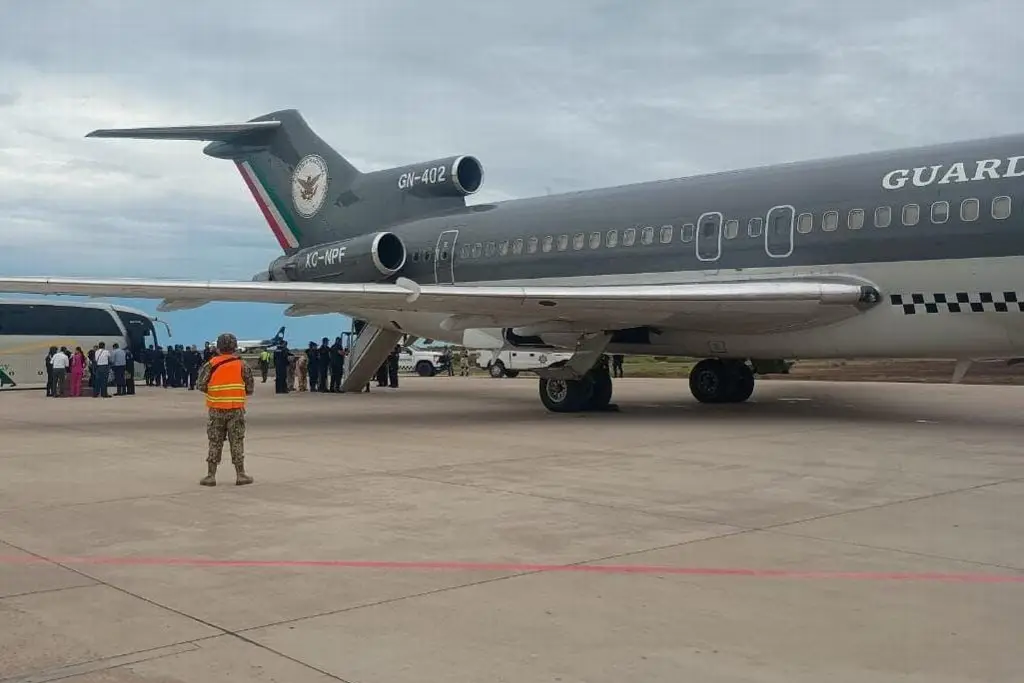 Imagen Trasladan por avión a 80 reos de Sinaloa a un penal de Veracruz