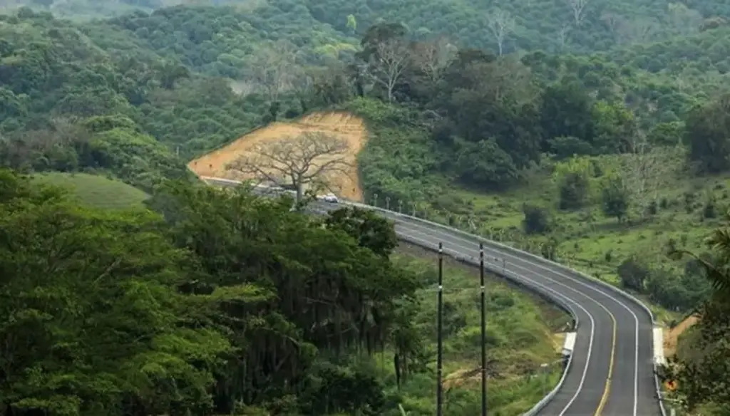 Imagen Liberan carretera de Veracruz tras manifestación de personas 