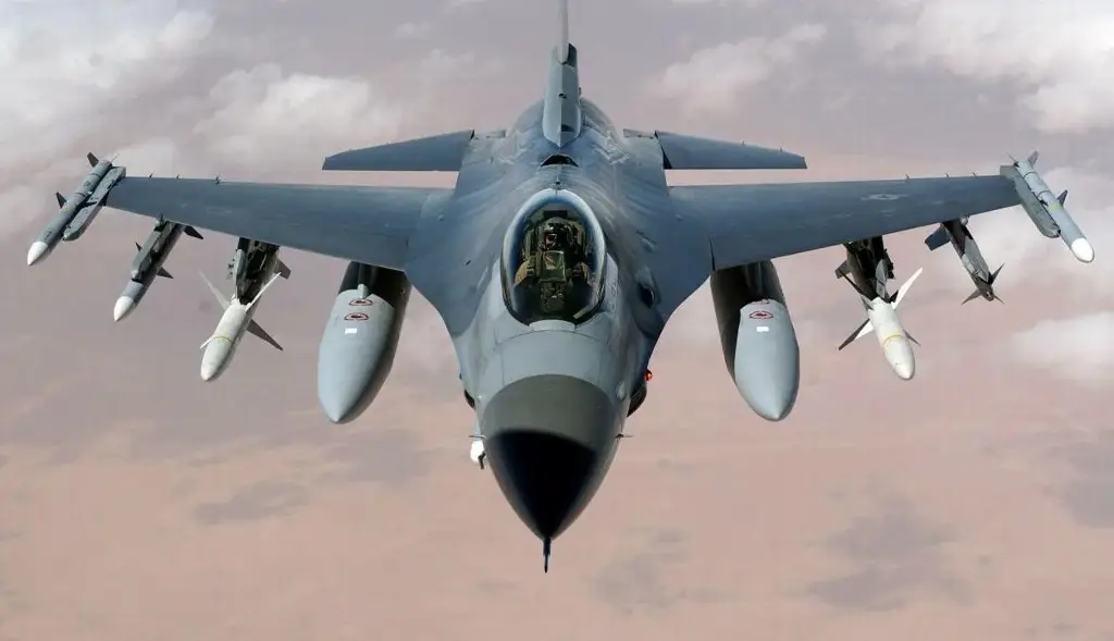 Imagen Amaga Trump con derribar aviones de Venezuela si amenazan a militares desplegados en el Caribe