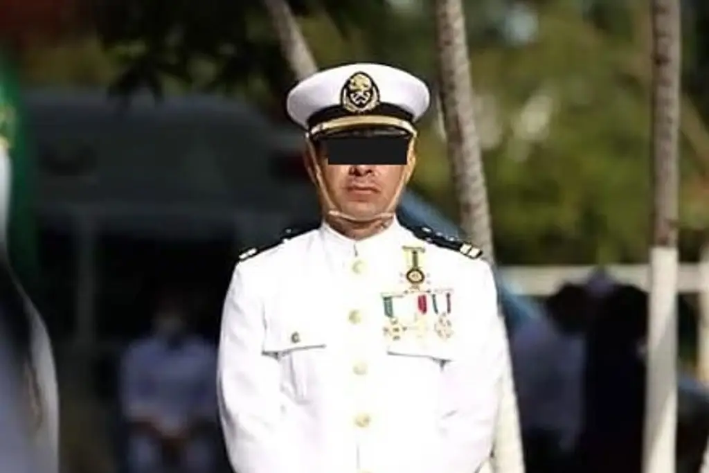 Imagen Por huachicol fiscal, detienen a vicealmirante, pariente de exsecretario de Marina de AMLO