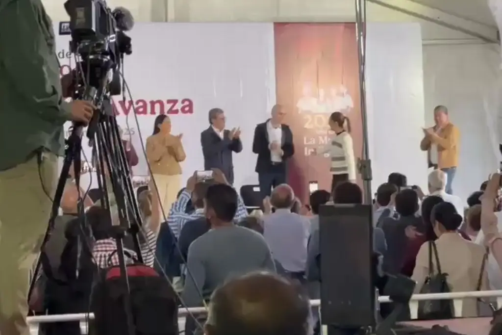 Imagen Evitan saludarse los hermanos Monreal en evento de Sheinbaum (+Video)