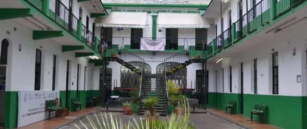 Imagen Fuga de gas provoca desalojo en escuela de bachilleres de Xalapa