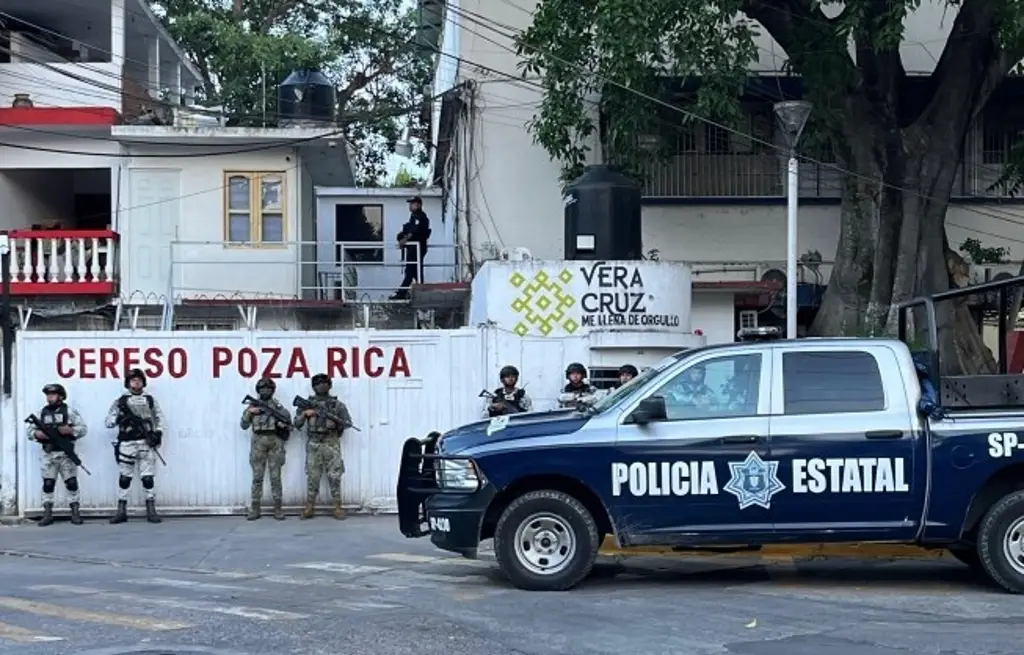 Imagen Trasladan a otros penales a 43 internos del cereso de Poza Rica, Veracruz
