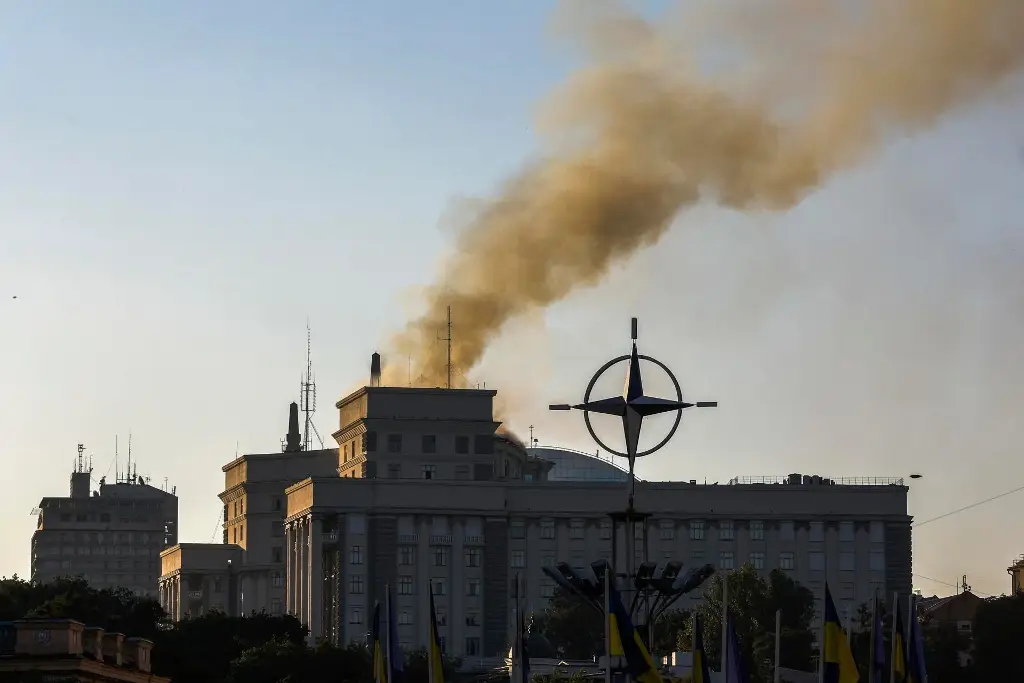 Imagen Rusia aumenta ataques contra Ucrania y golpea por primera vez la sede del gobierno