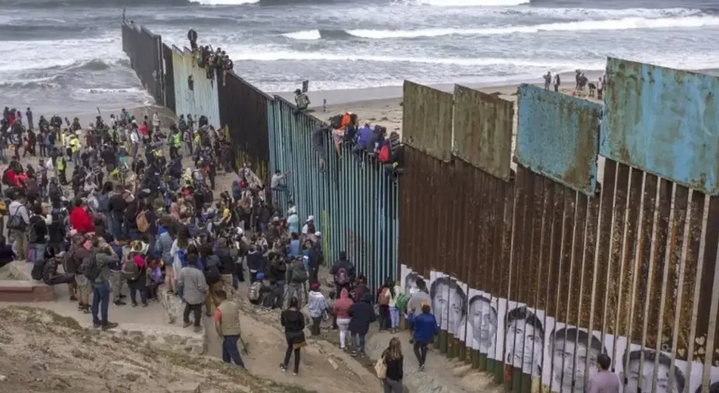 Imagen EU vuelve más hostil muro fronterizo con México al reforzar su seguridad: Activistas 
