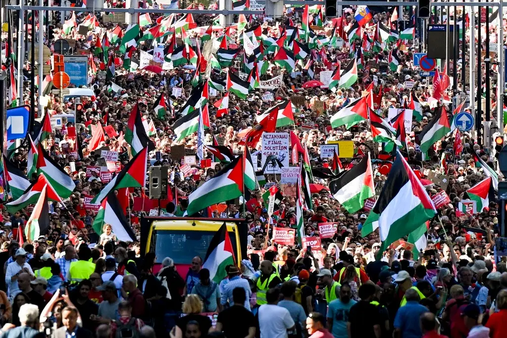 Imagen Marchan 70 mil personas en Bélgica para exigir al gobierno que corte relaciones con Israel