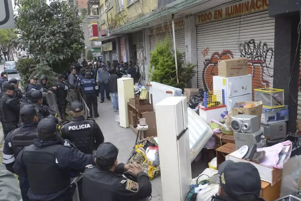 Imagen Usan 'construcción de delitos' para justificar desalojos en Centro Histórico de CDMX, acusan