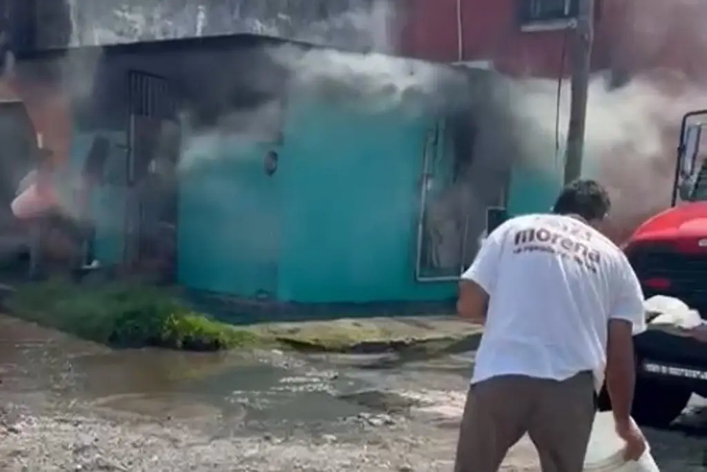 Imagen Con cubetas y mangueras, vecinos evitan incendio en Río Medio al norte de Veracruz (+ video)