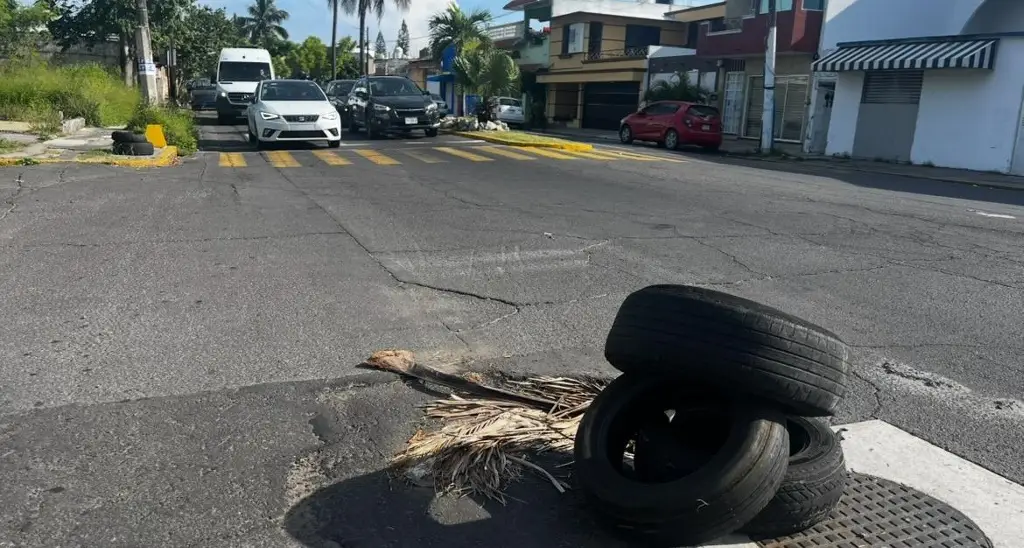 Imagen Reportan socavón en el floresta