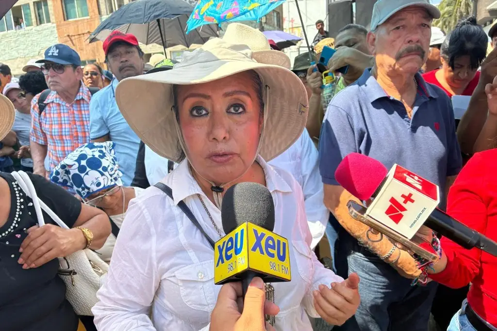 Imagen Ex trabajadores del SAS llegan a evento de Nahle; 'Morena nos ha quedado mal'