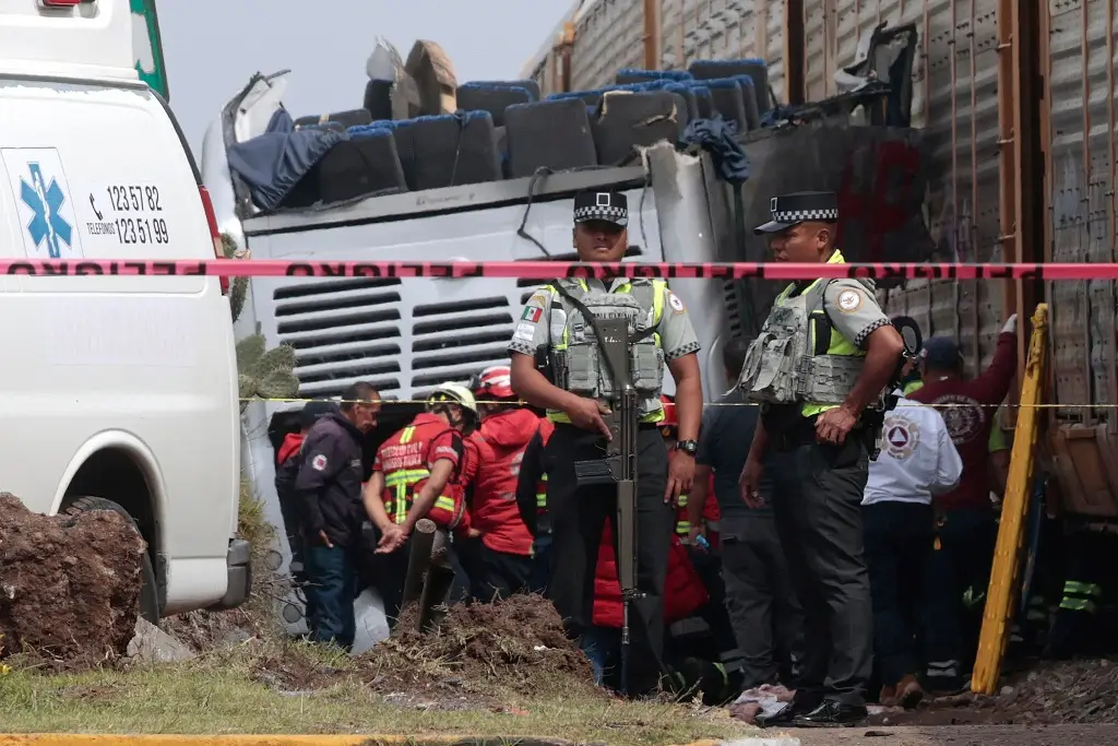 Imagen Suman 10 muertos por impacto de tren a un autobús en el Edomex