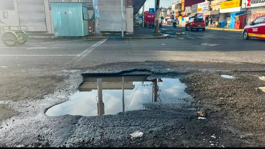 Imagen Mega bache en la zona de mercados en Veracruz 