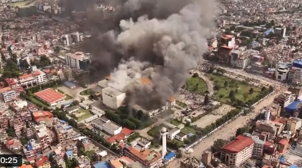 Imagen Muere quemada la esposa de un ex primer ministro de Nepal durante ataque 