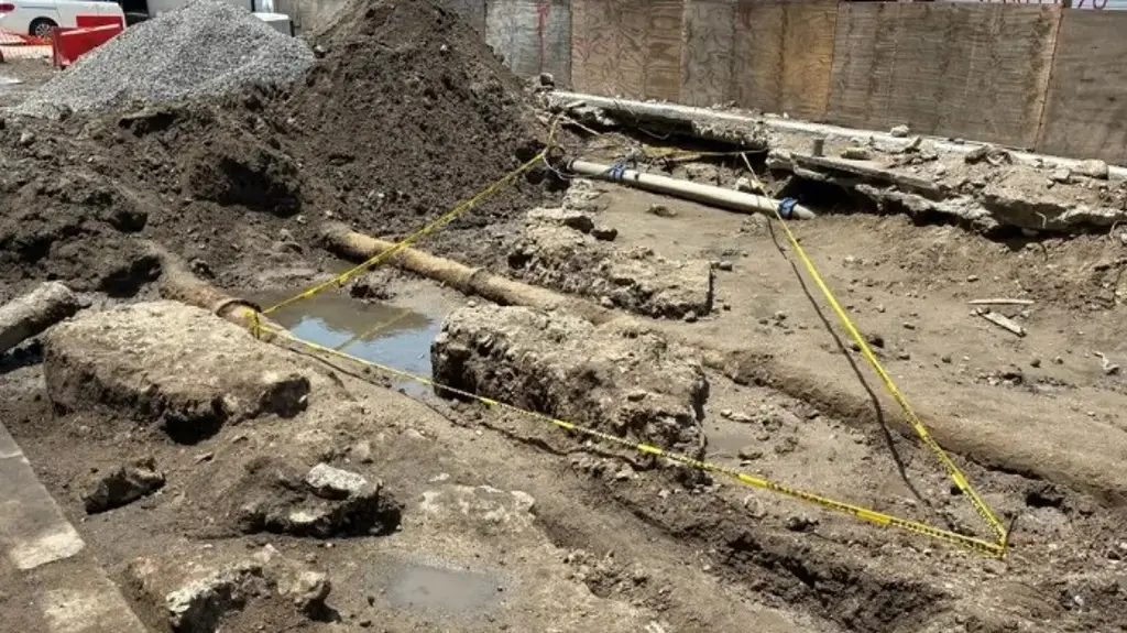 Imagen ¿Volverán a exhibir la muralla descubierta en la Plaza Heroísmo Veracruzano?