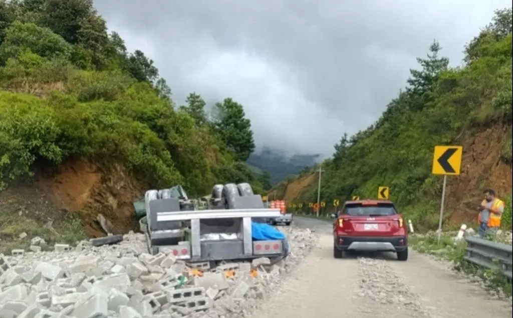 Imagen Se registran 2 aparatosos accidentes en autopista de Veracruz; provocan cierre parcial 