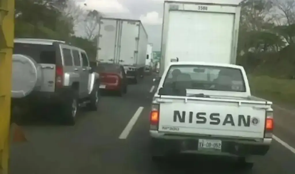 Imagen Se registra cierre de circulación en autopista de Veracruz 