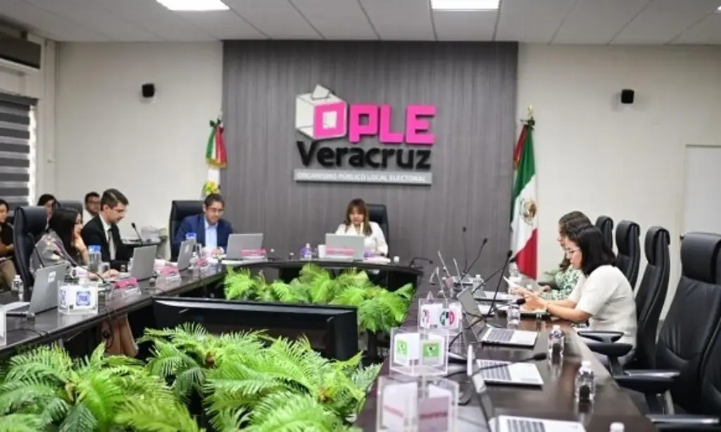 Imagen Trasladan a oficinas de OPLE paquetes electorales de 70 municipios de Veracruz 