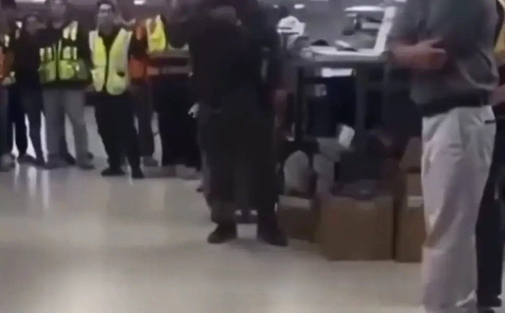 Imagen Corea del Sur recibe este viernes a trabajadores detenidos en redada migratoria en EU