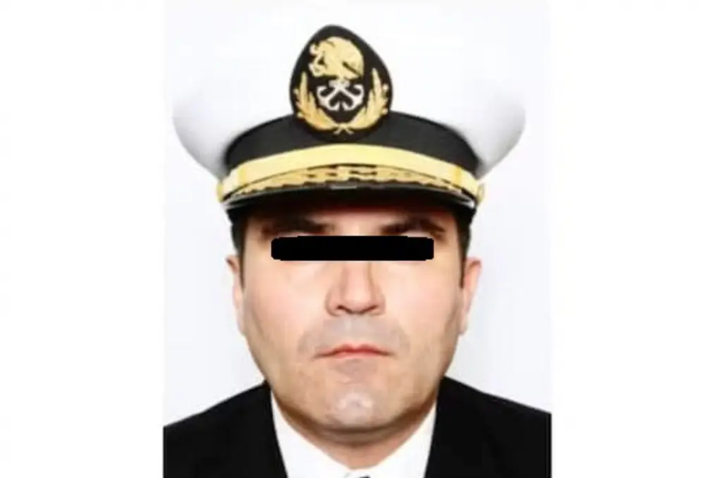 Imagen Interpol emite ficha roja del Contralmirante Fernando 'F', presunto implicado en red de huachicol