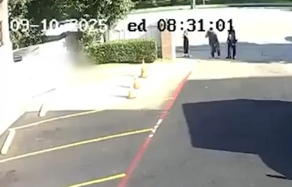 Imagen Empleado corta cabeza a gerente de hotel y la patea como balón de fútbol (+Video)
