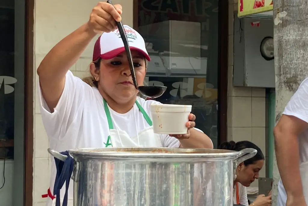 Imagen Con música y sabor, así se vivió el Festival de los Antojitos y la Pozoliza del Puerto en Veracruz 