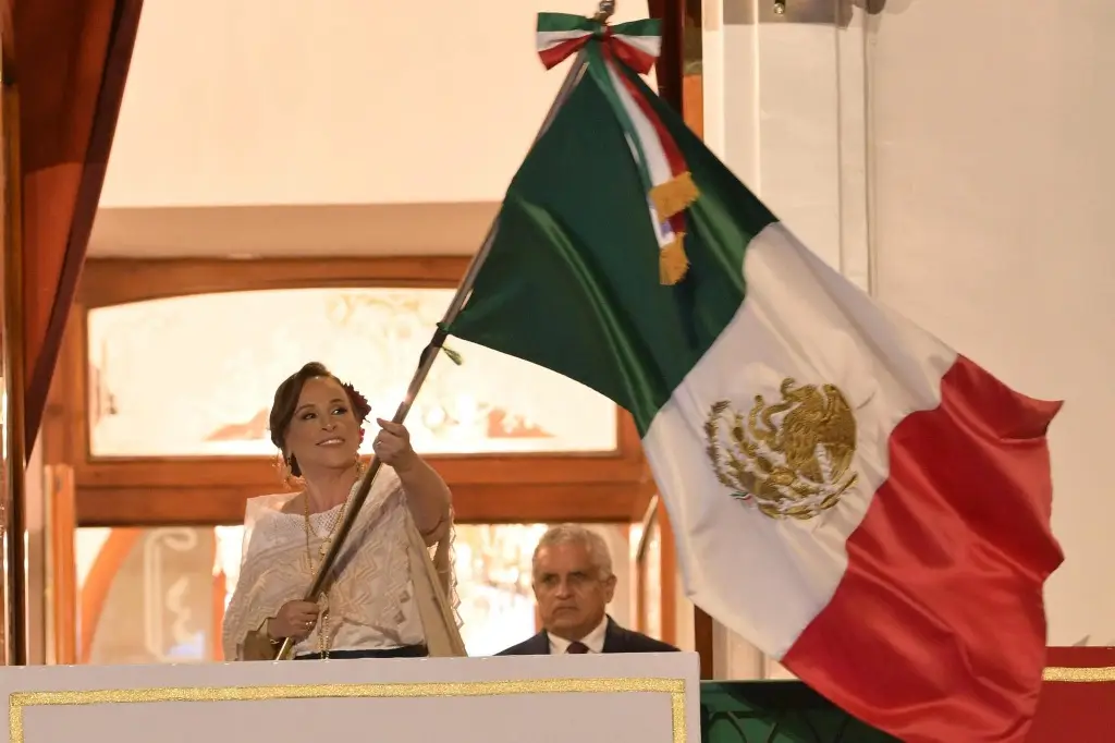 Imagen Viva nuestra soberanía nacional: Rocío Nahle da su primer Grito de Independencia en Xalapa