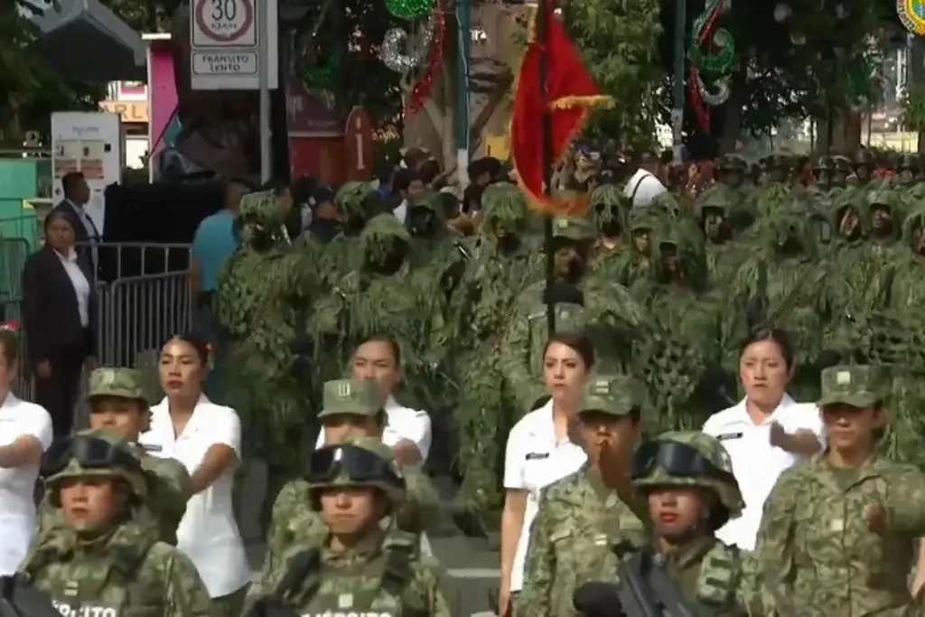 Imagen Realizan desfile cívico-militar por la Independencia de México en Xalapa