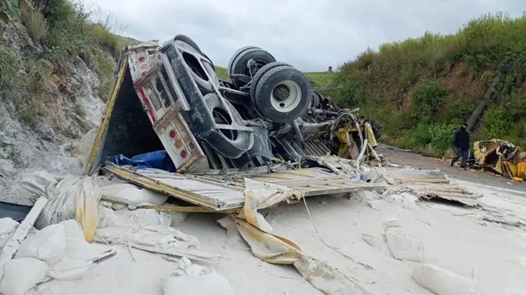 Imagen Se registra trágico accidente en autopista de Veracruz; reportan 3 muertos y 3 heridos 