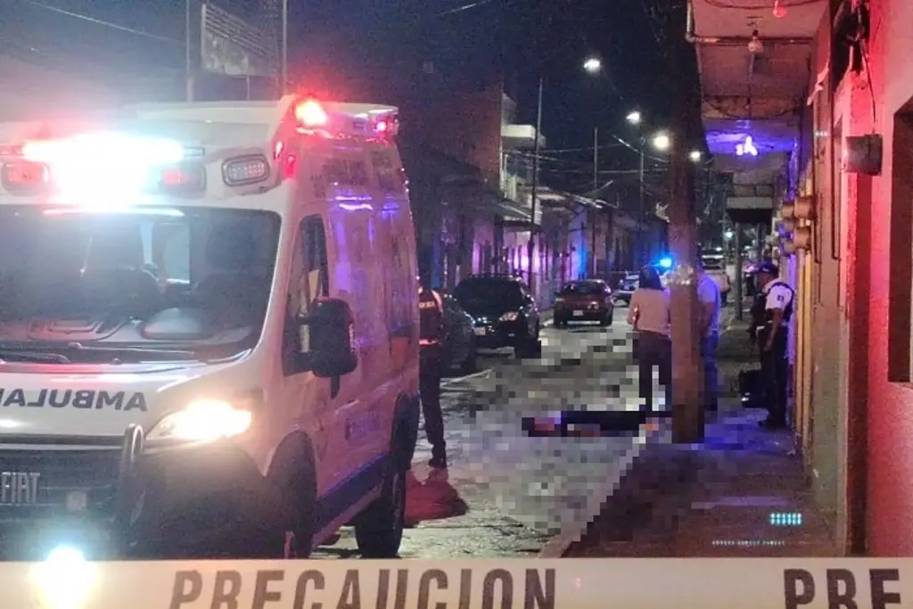 Imagen Localizan sin vida a hombre afuera de céntrico bar de Orizaba