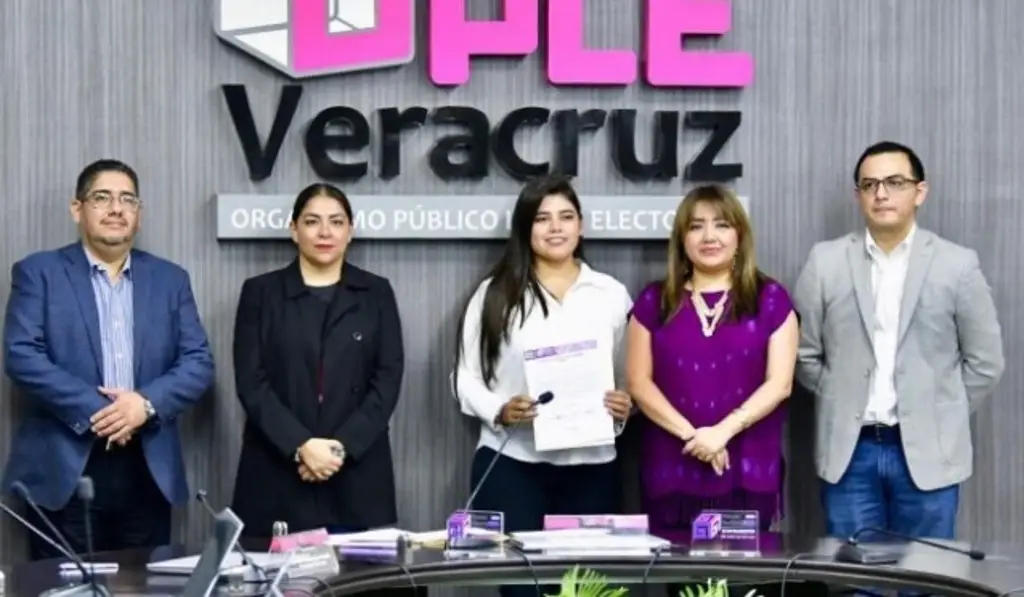 Imagen OPLE entrega acta de alcaldesa electa de Poza Rica a Adanely Rodríguez
