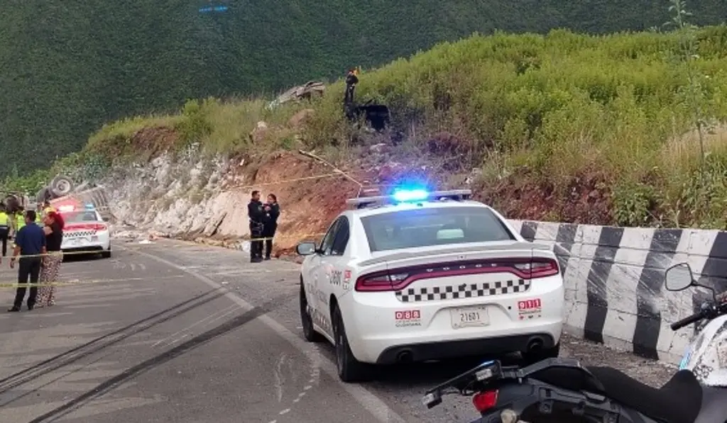 Imagen Suman 5 fallecidos tras fatal accidente en autopista de Veracruz 