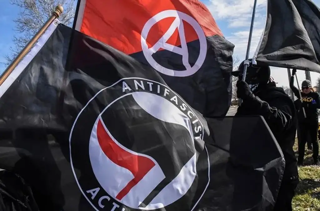 Imagen Trump designa como terroristas a movimiento 'Antifa', opuestos al fascismo en EU