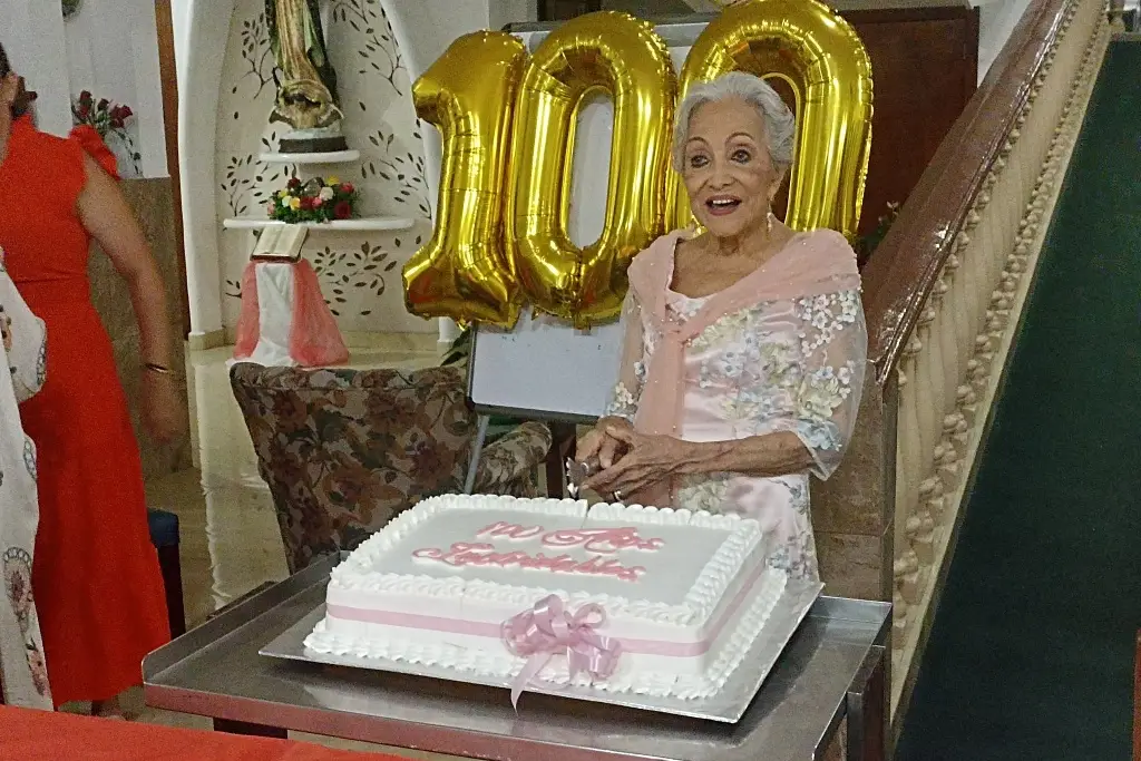 Cumplió 100 años de edad la primera ginecóloga de Veracruz, conoce su historia