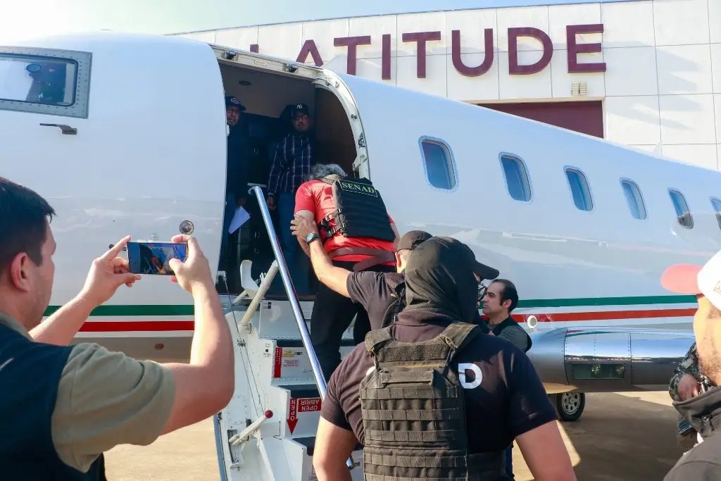 Imagen Avión que trae a Hernán B aterriza en Tapachula, Chiapas y vuelve a despegar, en minutos 