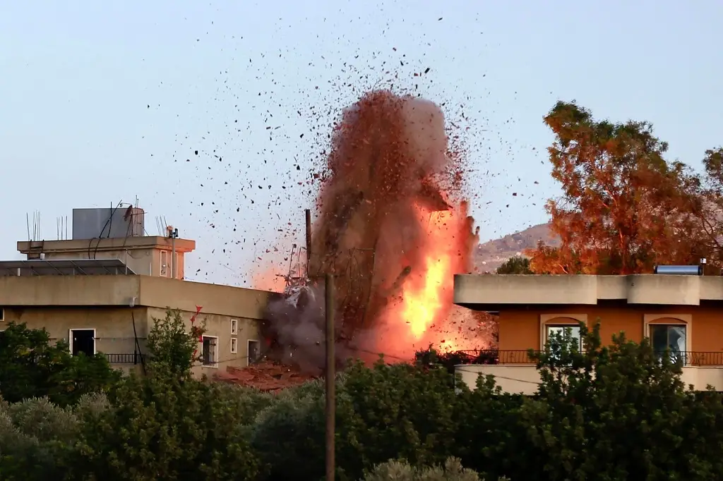 Imagen Aumentan hostilidades: Israel bombardea 5 regiones en el sur de Líbano