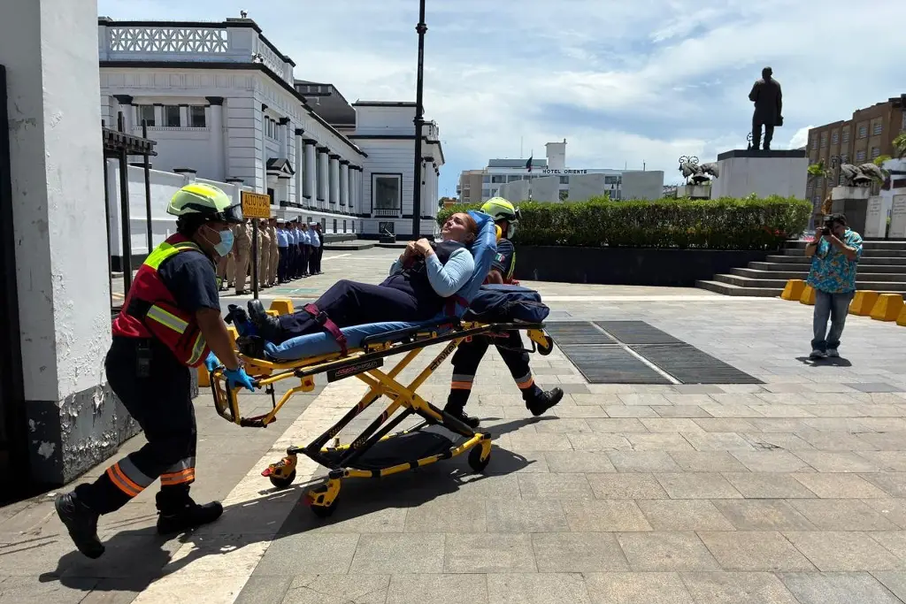Imagen Simulacro de sismo en Asipona Veracruz; una persona herida y otra rescatada