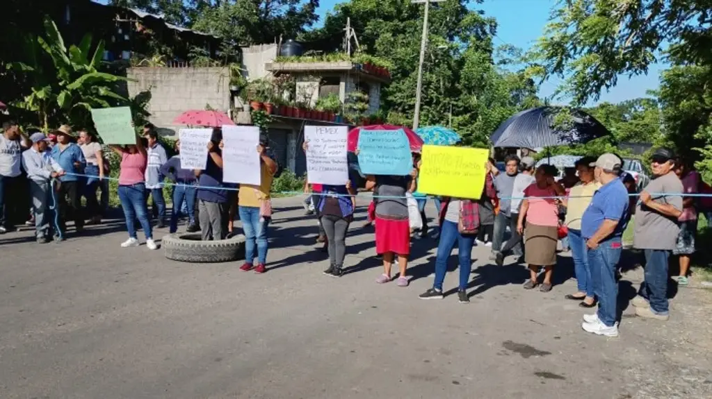 Imagen Ciudadanos bloquean puente Cazones 3 en Coatzintla, Veracruz; esto exigen 