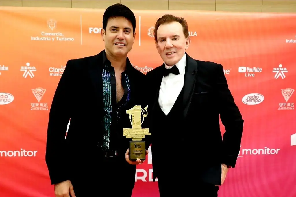 Imagen Premian a Luis Alberto Fernández y al maestro Meme Solís por la canción 'Todo todo'
