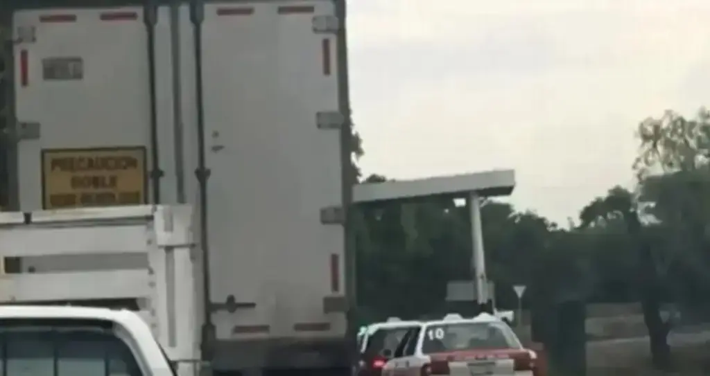 Imagen Tome precauciones, hay cierre parcial parcial en autopista de Veracruz 
