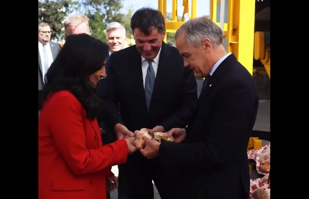 Imagen Con pan de muerto, Carney destaca impacto de lazos comerciales entre Canadá y México