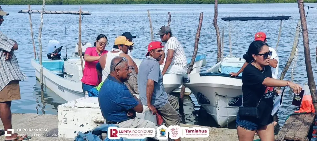 Imagen Salieron a pescar pero se les quemó el motor de la lancha en Tamiahua, Veracruz