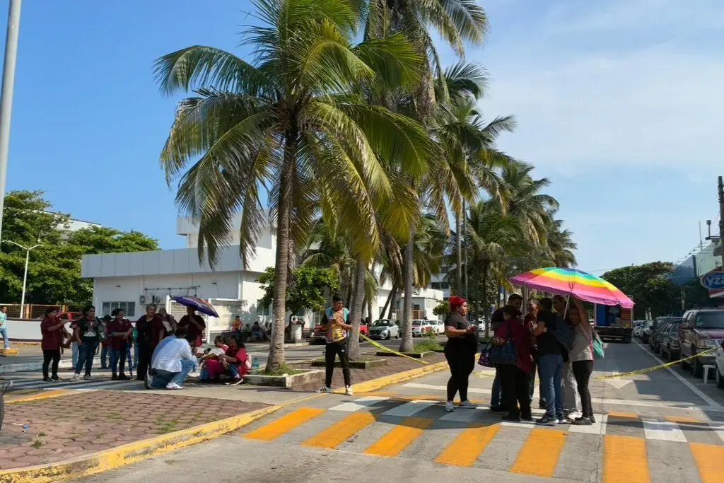 Imagen Bloquean la avenida 20 de Noviembre en Veracruz, esto exigen 