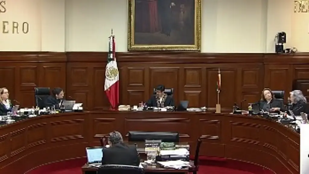 Imagen Se fue la luz; Ministros se quedan a oscuras durante sesión en Suprema Corte (+Video)