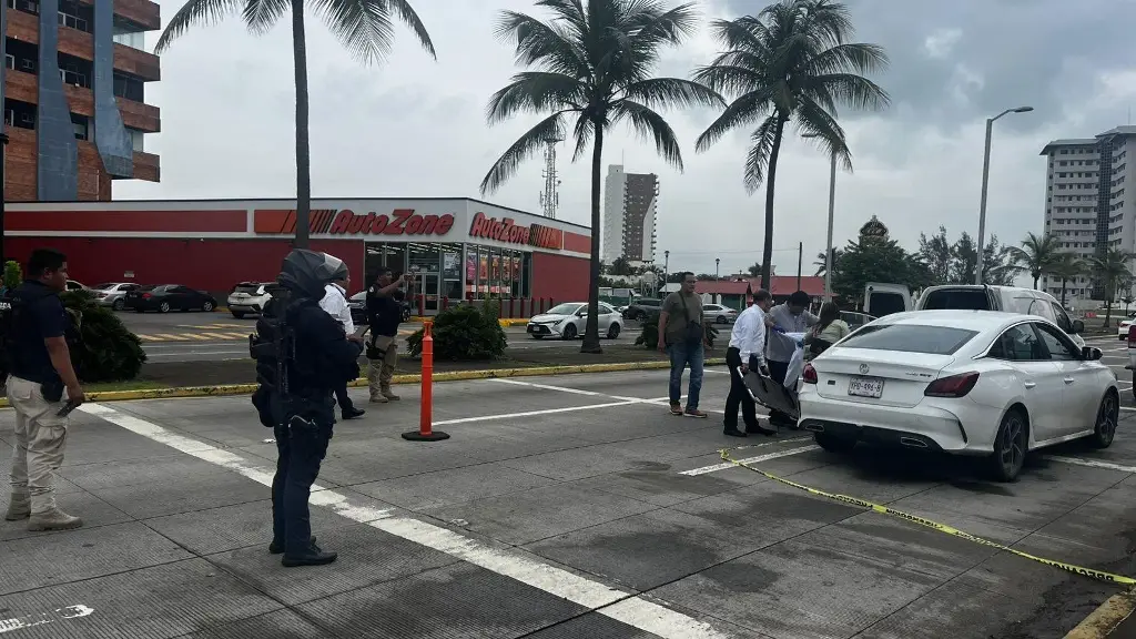 Imagen Identifican a hombre que murió dentro de su auto en Boca del Río