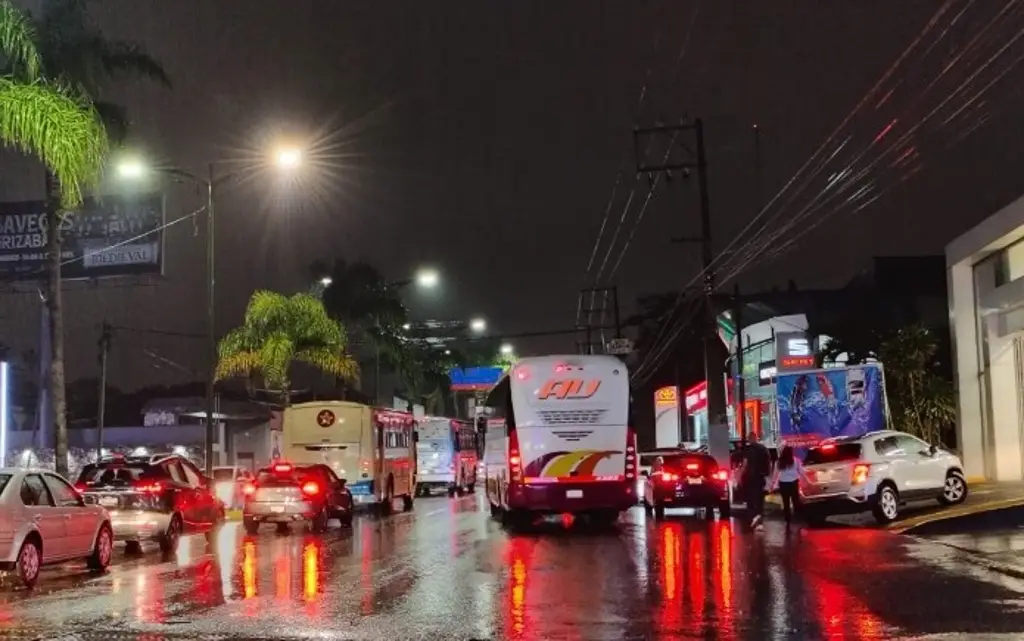 Imagen Intentan asaltar autobús de pasajeros en autopista de Veracruz