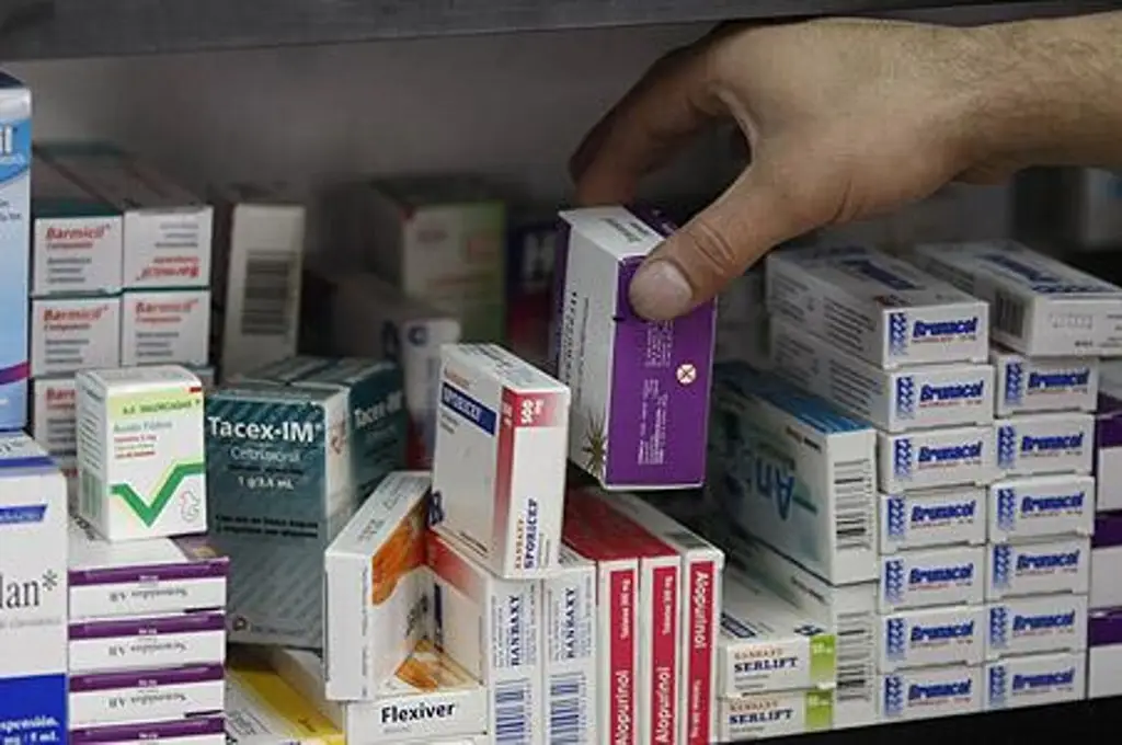 Imagen Reviran farmacéuticas al Gobierno; aseguran que les deben 14 mil mdp