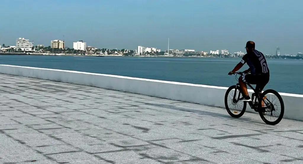 Imagen Así luce el bulevar Ávila Camacho tras reparación del segundo socavón en Boca del Río
