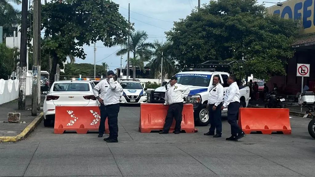 Imagen Retiran bloqueo en bulevar de Boca del Río; a esto se debió 