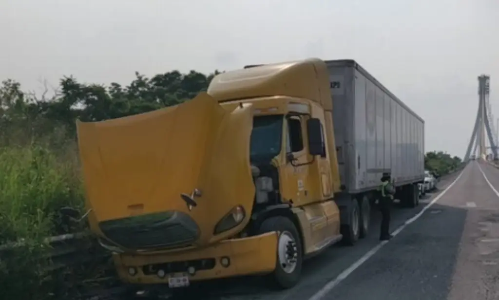 Imagen Se registra cierre parcial de circulación en carretera de Veracruz